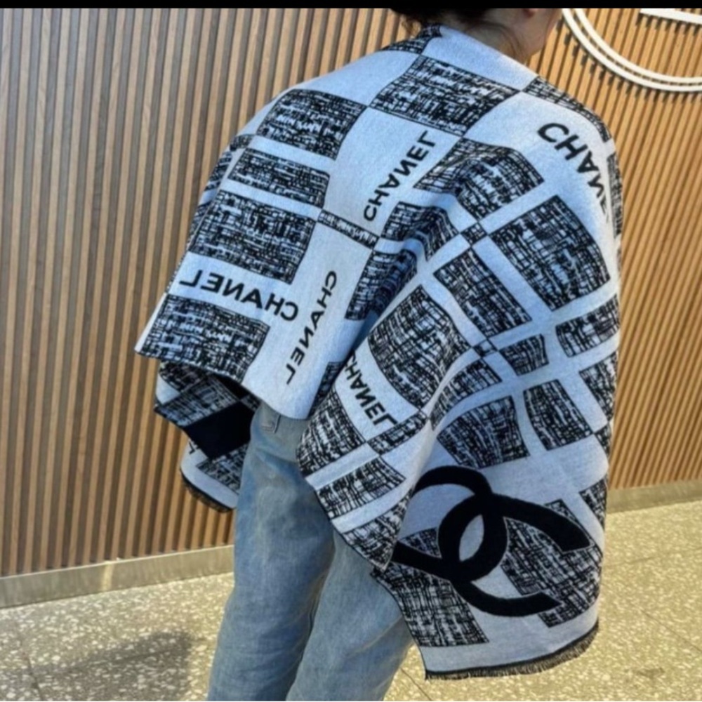 Brand new CHANEL Gwp Monochrome Logo Scarf cashmere silk - Picture 3 of 4
